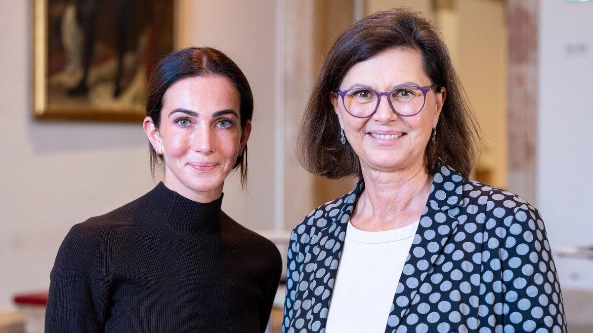 Лиза Мюллер, жена Томаса Мюллера, вступила в CSU после стажировки у президента Баварского ландтага Ильзе Айгнер. Политик считает CSU своим домом.