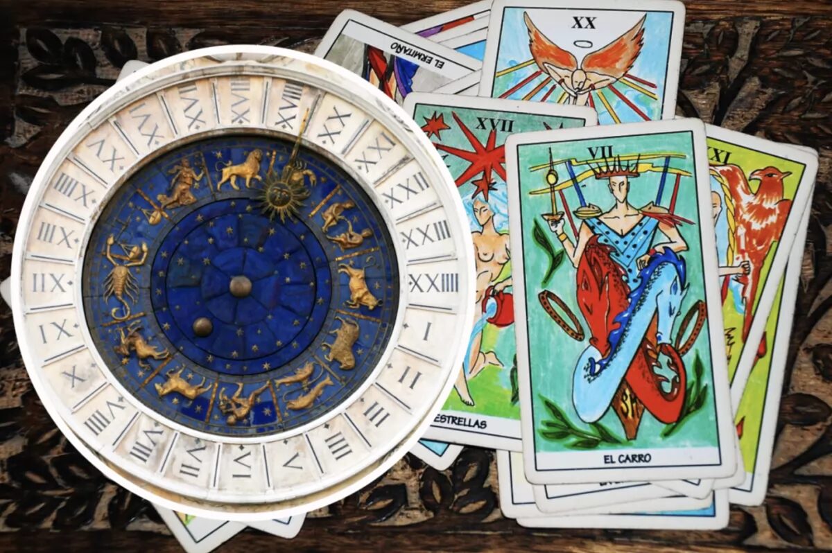 Таро-гороскоп на 5 декабря 2025 года: Аркан Справедливость требует объективности. Подробный прогноз по знакам. Решения, финансы, карма.