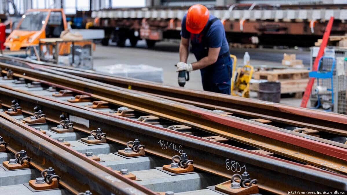 Нехватка кадров в Германии 2025: Узнайте о критическом дефиците в здравоохранении, строительстве и ИТ (400 000 вакансий). Факты, статистика и советы для иммигрантов.