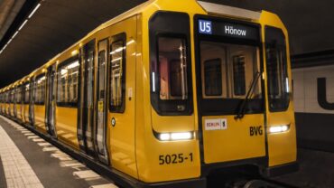 Новые поезда метро BVG в Берлине официально вышли на линии U5 и U9 спустя 31 год