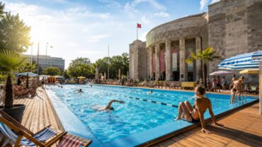 Volksbad в Берлине: бесплатный бассейн у Volksbühne открывается 7 августа — билеты со вторника